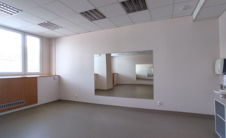 Priestory vhodné na fyzio, masáže, kliniku s parkovaním na Bajkalskej ulici, BAII, 394m2 - fotografia 12