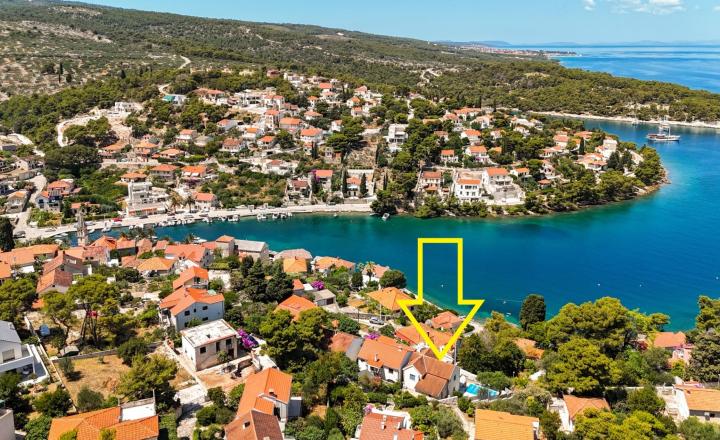 Priestranný dom s výhľadom na more, atraktívna lokalita, Splitska, ostrov Brač - fotografia 1