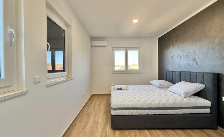 Moderný dom v pokojnom prostredí, Debeljak, Sukošan, 230 m², dom A - fotografia 11