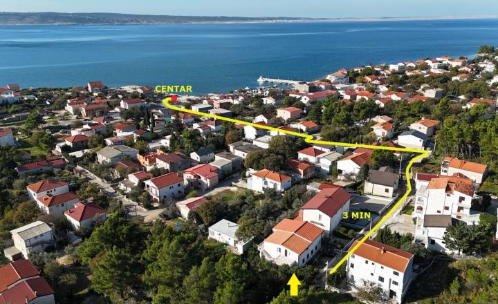 Dom s tromi apartmánmi v centre, Starigrad Paklenica