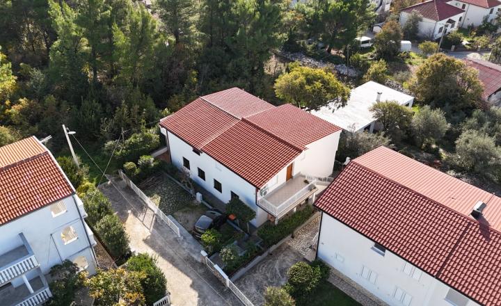 Dom s tromi apartmánmi v centre, Starigrad Paklenica - fotografia 5