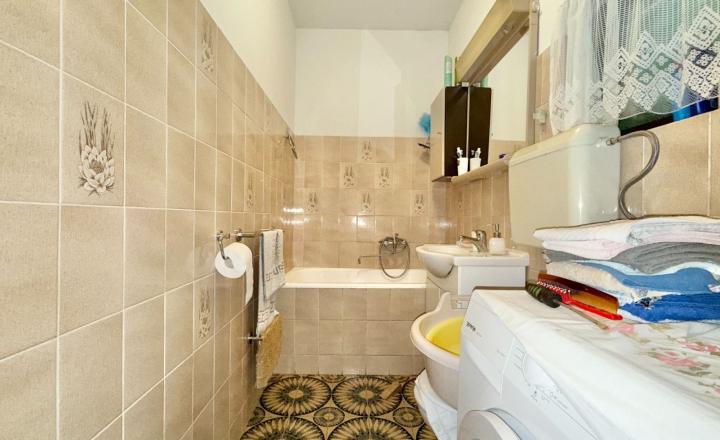 Dom s tromi apartmánmi v centre, Starigrad Paklenica - fotografia 9