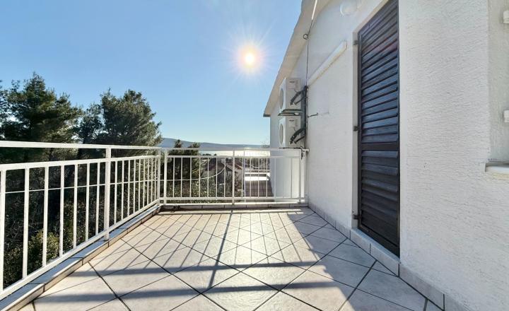 Dom s tromi apartmánmi v centre, Starigrad Paklenica - fotografia 14
