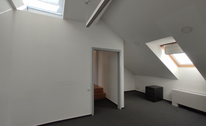 Kancelársky celok v reprezentatívnom historickom objekte v centre, 125 m2