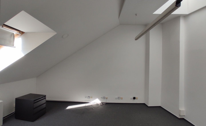 Kancelársky celok v reprezentatívnom historickom objekte v centre, 125 m2 - fotografia 8