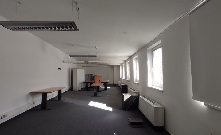 Kancelársky celok v reprezentatívnom historickom objekte v centre, 125 m2 - fotografia 13