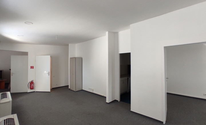 Kancelársky celok v reprezentatívnom historickom objekte v centre, 125 m2 - fotografia 14