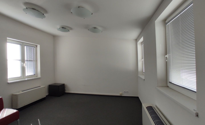 Kancelársky celok v reprezentatívnom historickom objekte v centre, 125 m2 - fotografia 15