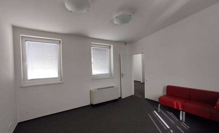 Kancelársky celok v reprezentatívnom historickom objekte v centre, 125 m2 - fotografia 16