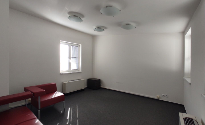 Kancelársky celok v reprezentatívnom historickom objekte v centre, 125 m2 - fotografia 17