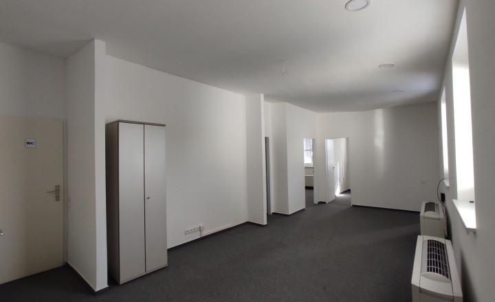 Kancelársky celok v reprezentatívnom historickom objekte v centre, 125 m2 - fotografia 18