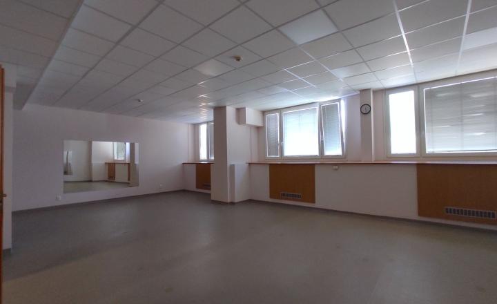Holiday Inn Bajkalská - Priestory vhodné na fyzio, masáže, kliniku s parkovaním, BAII, 394m2