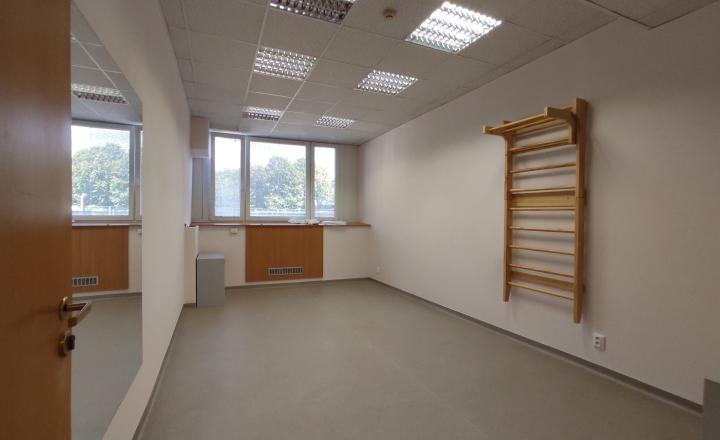 Holiday Inn Bajkalská - Priestory vhodné na fyzio, masáže, kliniku s parkovaním, BAII, 394m2 - fotografia 3