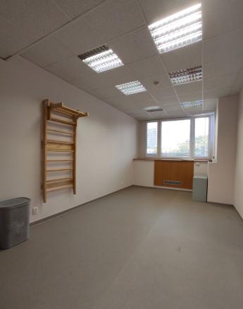 Holiday Inn Bajkalská - Priestory vhodné na fyzio, masáže, kliniku s parkovaním, BAII, 394m2 - fotografia 6