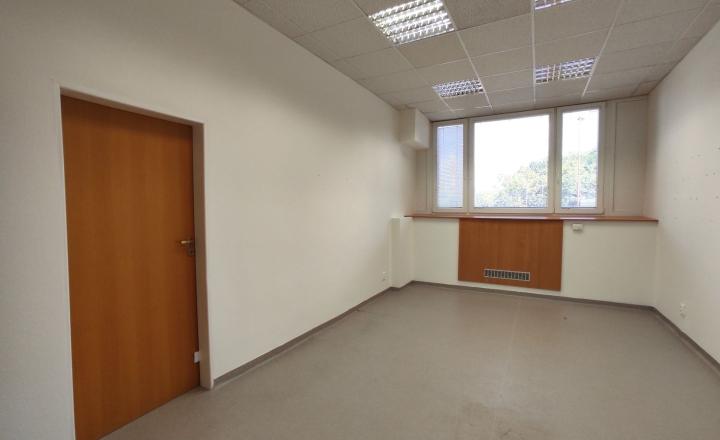 Holiday Inn Bajkalská - Priestory vhodné na fyzio, masáže, kliniku s parkovaním, BAII, 394m2 - fotografia 7