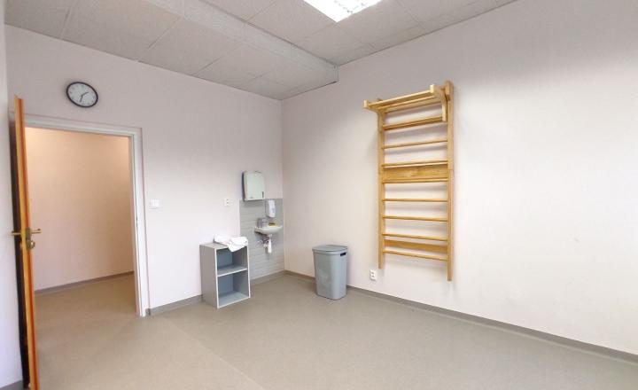 Holiday Inn Bajkalská - Priestory vhodné na fyzio, masáže, kliniku s parkovaním, BAII, 394m2 - fotografia 8
