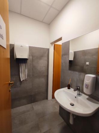 Holiday Inn Bajkalská - Priestory vhodné na fyzio, masáže, kliniku s parkovaním, BAII, 394m2 - fotografia 10