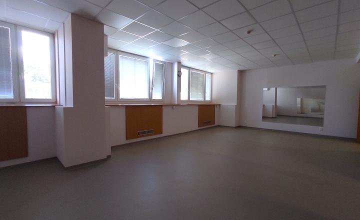 Holiday Inn Bajkalská - Priestory vhodné na fyzio, masáže, kliniku s parkovaním, BAII, 394m2 - fotografia 17