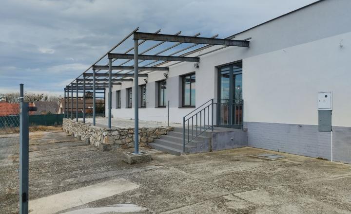 Samostatný oplotený objekt 2100 m2 Devínska Nová Ves - fotografia 2