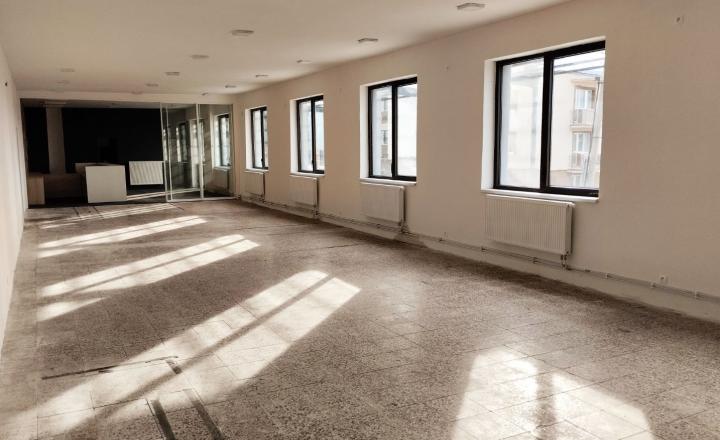 Samostatný oplotený objekt 2100 m2 Devínska Nová Ves - fotografia 3