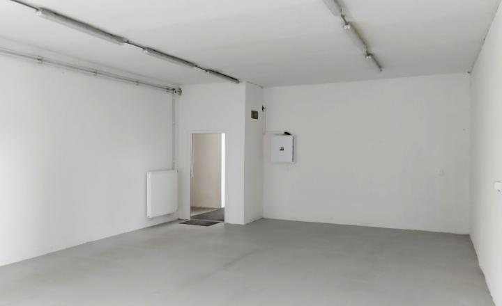 Samostatný oplotený objekt 2100 m2 Devínska Nová Ves - fotografia 5