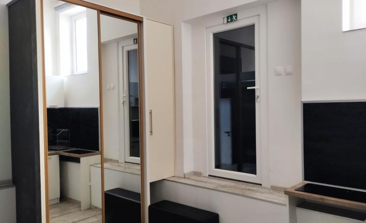 Samostatný oplotený objekt 2100 m2 Devínska Nová Ves - fotografia 7