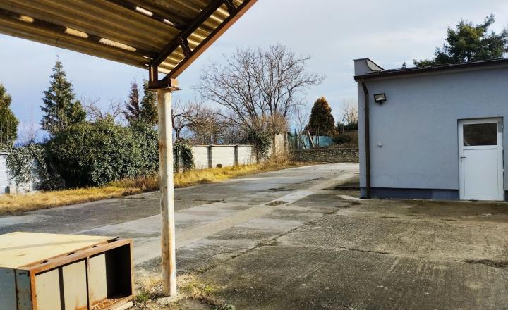 Samostatný oplotený objekt 2100 m2 Devínska Nová Ves - fotografia 13
