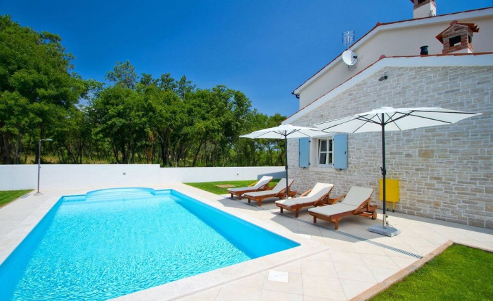 Vila v pokojnom prostredí nad zálivom Raška - fotografia 1