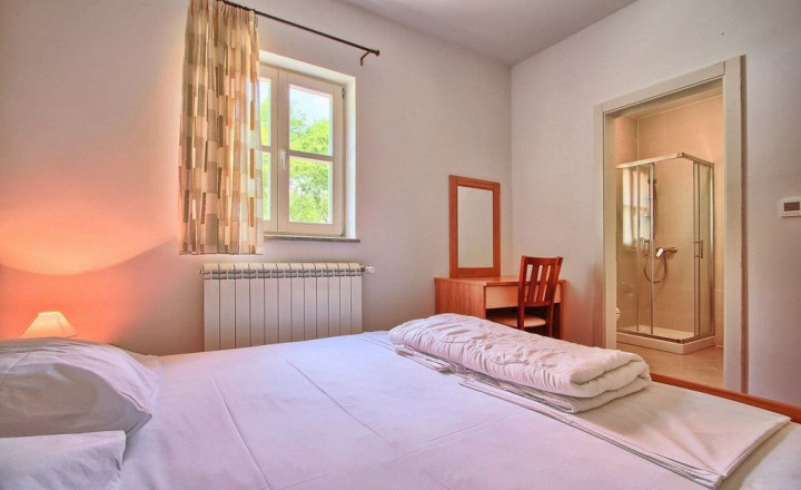 Vila v pokojnom prostredí nad zálivom Raška - fotografia 11