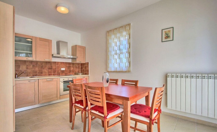 Vila v pokojnom prostredí nad zálivom Raška - fotografia 12