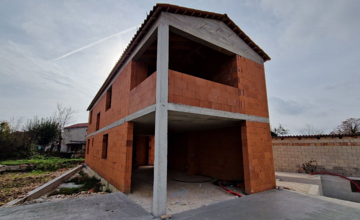 Pokojný istrijský dom na predaj: Ideálna investícia alebo dovolenkový únik - fotografia 4