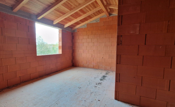 Pokojný istrijský dom na predaj: Ideálna investícia alebo dovolenkový únik - fotografia 10