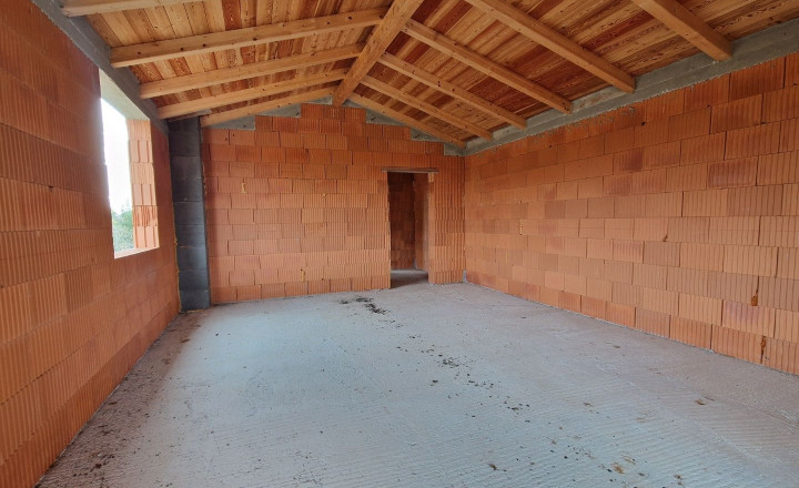 Pokojný istrijský dom na predaj: Ideálna investícia alebo dovolenkový únik - fotografia 12