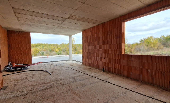 Pokojný istrijský dom na predaj: Ideálna investícia alebo dovolenkový únik - fotografia 14