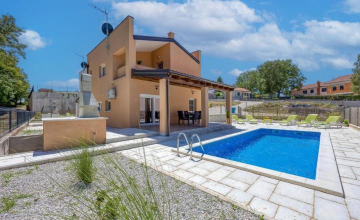 ISTRIA, TINJAN – Dvojdom s bazénom INVESTIČNÁ PRÍLEŽITOSŤ