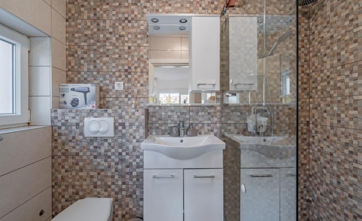 ISTRIA, TINJAN – Dvojdom s bazénom INVESTIČNÁ PRÍLEŽITOSŤ - fotografia 13