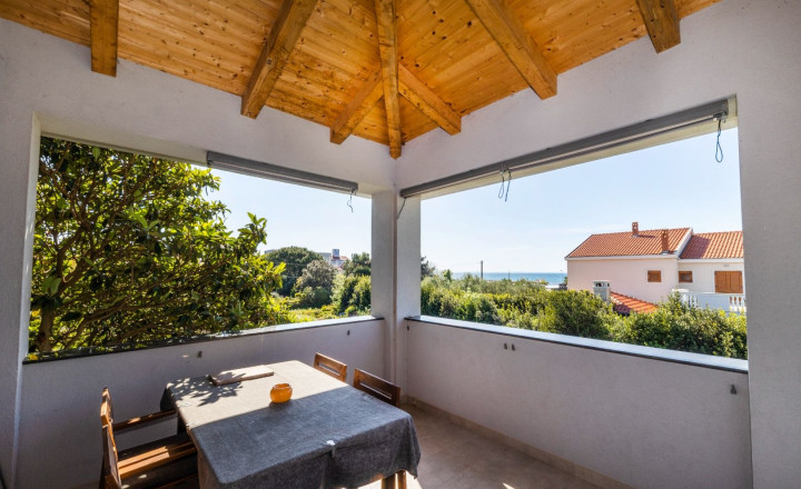 Novozrekonštruovaný dom 287 m², 6 apartmánov, 100 m od mora, Zaton, Zadar - fotografia 1