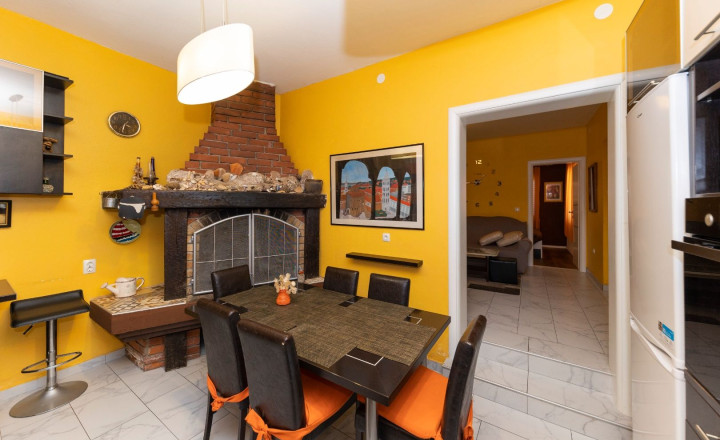 Novozrekonštruovaný dom 287 m², 6 apartmánov, 100 m od mora, Zaton, Zadar - fotografia 4