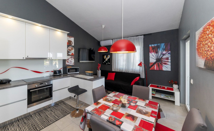 Novozrekonštruovaný dom 287 m², 6 apartmánov, 100 m od mora, Zaton, Zadar - fotografia 6