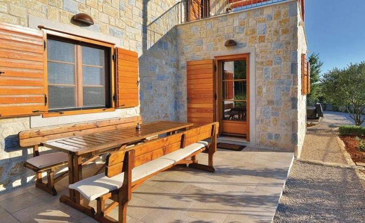 Dom s bazénom a záhradou, Martinska – Šibenik - fotografia 4