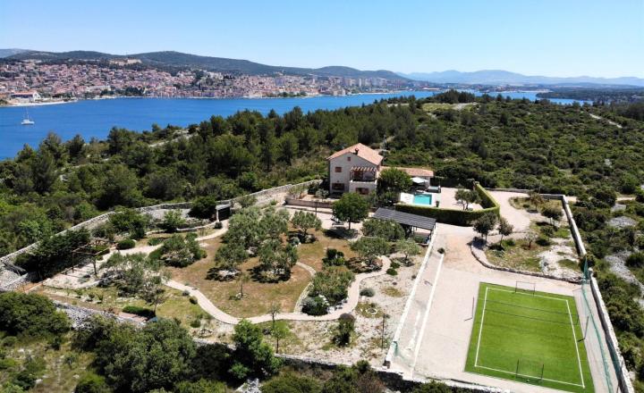 Dom s bazénom a záhradou, Martinska – Šibenik - fotografia 6