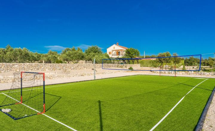 Dom s bazénom a záhradou, Martinska – Šibenik - fotografia 8