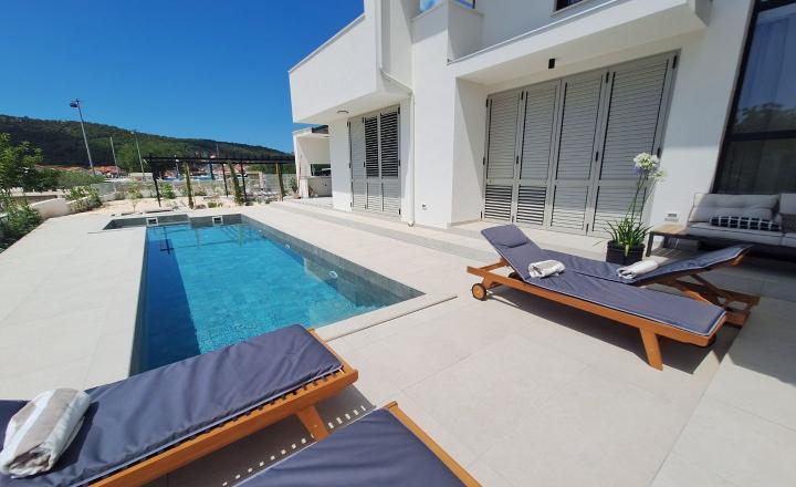 Vila s bazénom, 4 spálne, novostavba – oblasť Šibenik