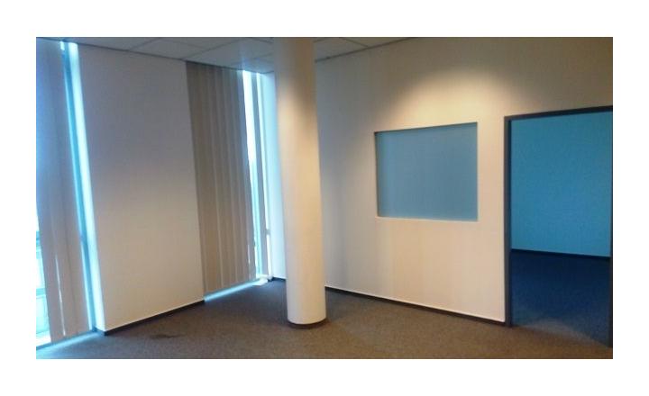 Samostatný kancelársky celok 107m² v blízkosti letiska na prenájom - fotografia 4