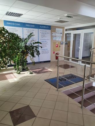 Prenájom kancelárskych a prevádzkových priestorov s parkovaním po kompletnej rekonštrukcii - fotografia 2