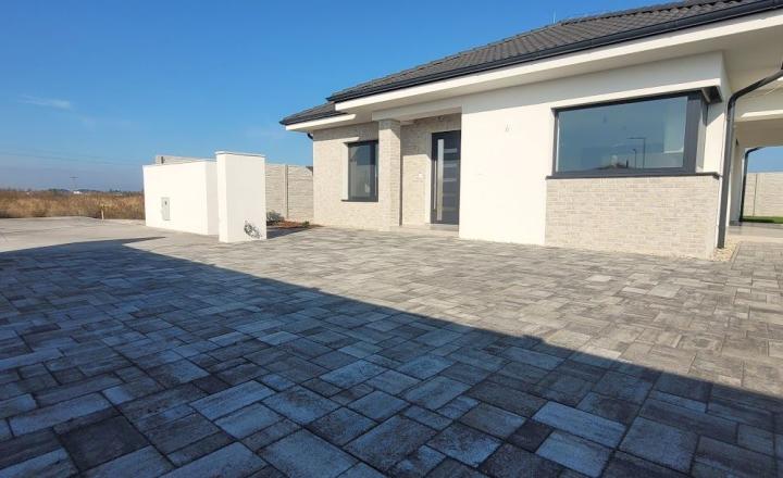 Nadštandardná novostavba 4 izbový bungalov hneď k nasťahovaniu - fotografia 3