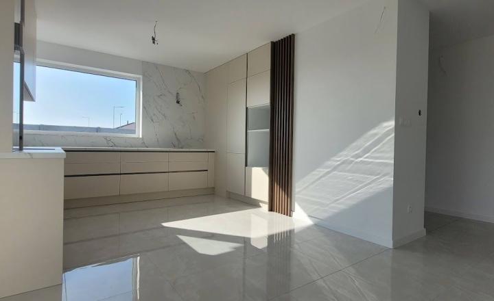 Nadštandardná novostavba 4 izbový bungalov hneď k nasťahovaniu - fotografia 6