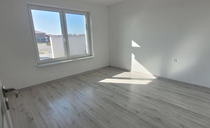 Nadštandardná novostavba 4 izbový bungalov hneď k nasťahovaniu - fotografia 9