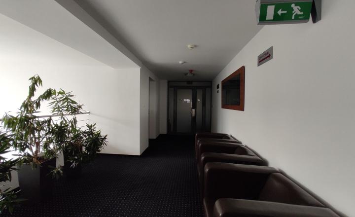Moderný kancelársky celok s klientskym parkovaním, HOTEL ASTON-Bajkalská 130m2 - fotografia 4