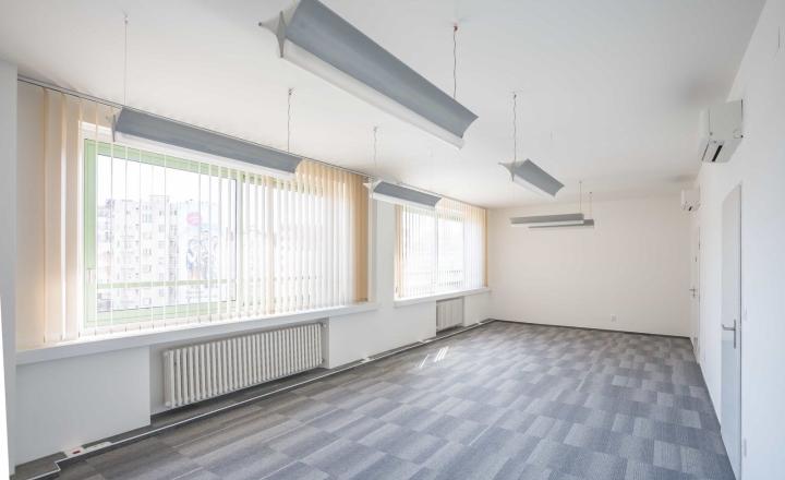 Kancelárske priestory na Námestí SNP, v blízkosti Kamenného Námestia, 80m2 TOP